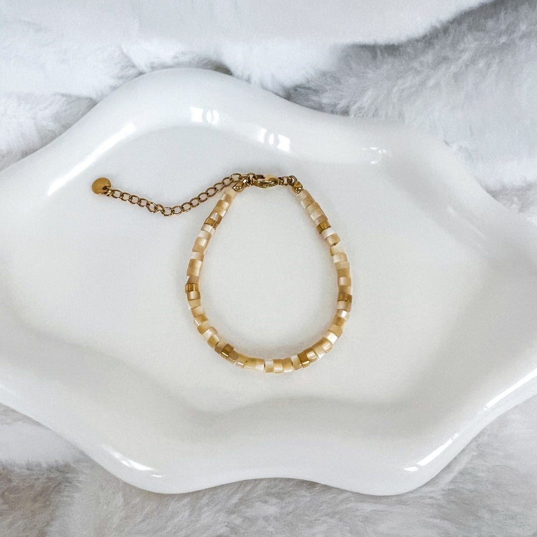 Poa Shell Bracelet
