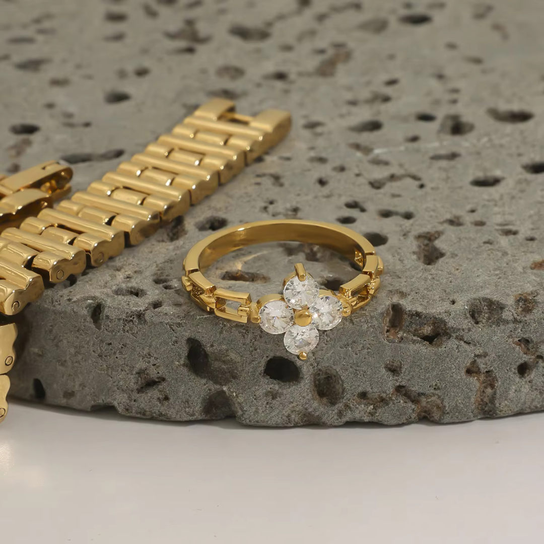 Clover Ring